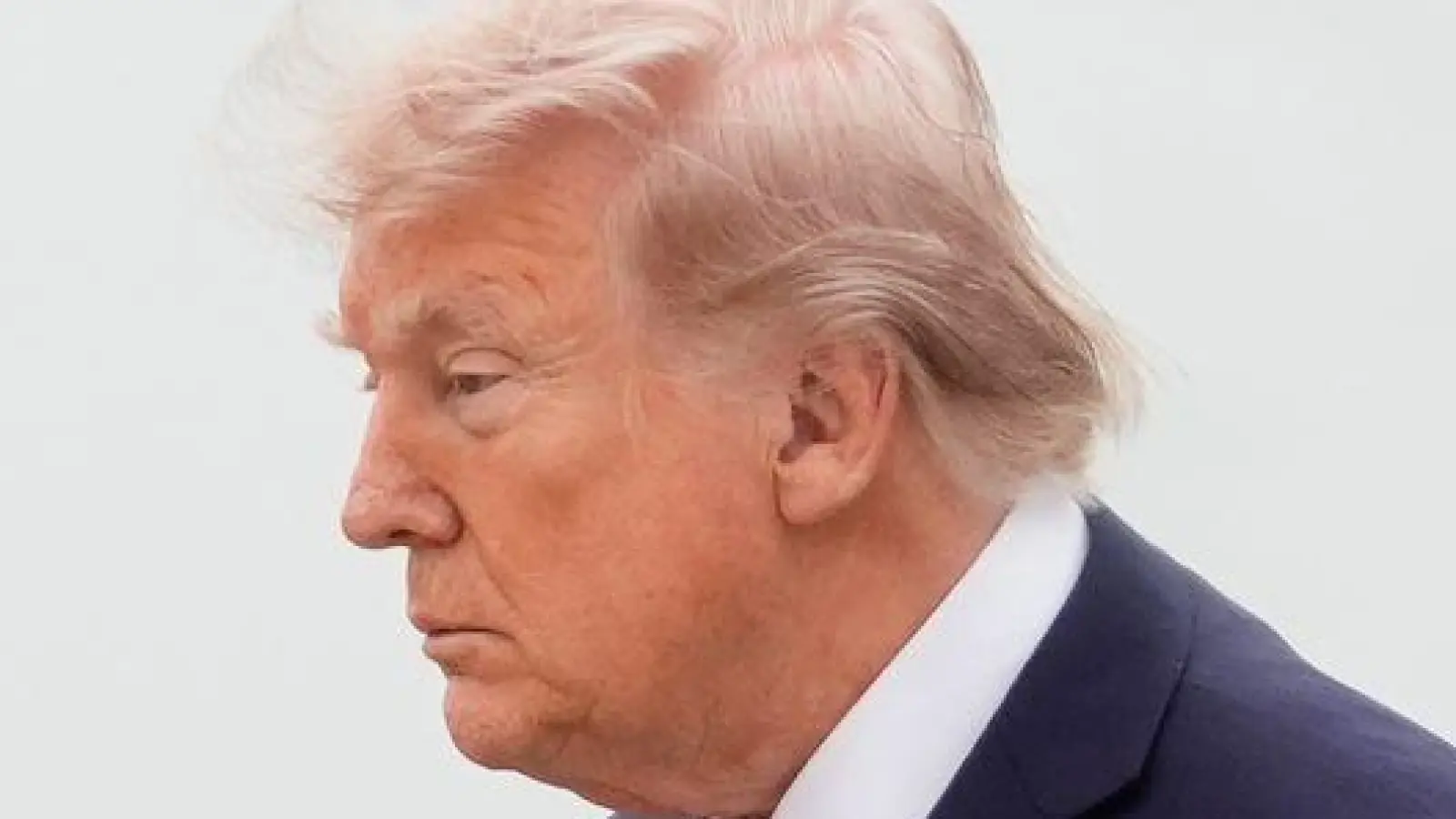 Nach Trumps Ansicht haben die USA im Iran-Krieg alle Trümpfe in der Hand.  (Foto: Manuel Balce Ceneta/AP/dpa)