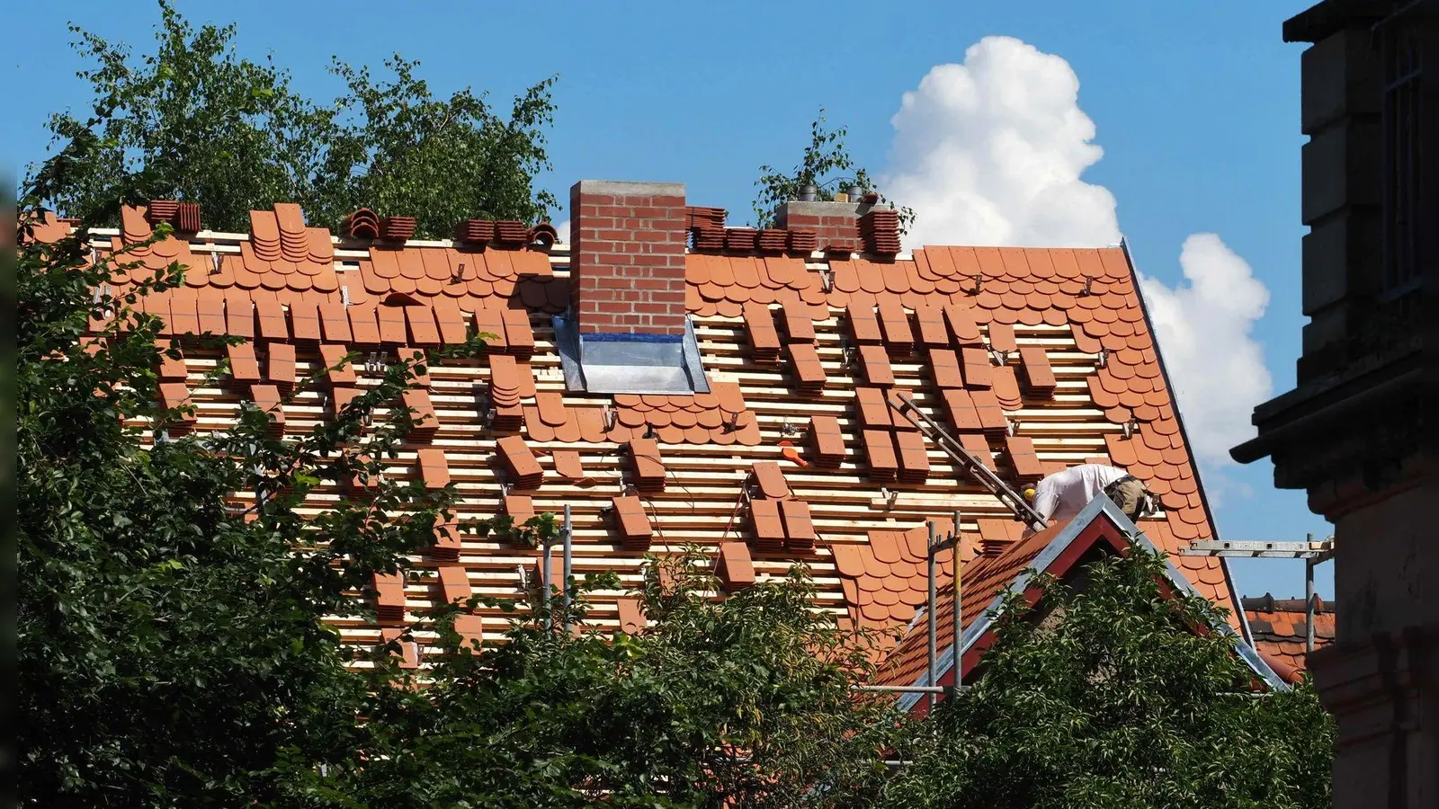 Für den klimagerechten Umbau aller deutschen Wohnimmobilien wären laut einer Studie rund 1,4 Billionen Euro nötig. (Archivbild) (Foto: Soeren Stache/dpa-Zentralbild/dpa)