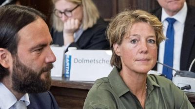 Die Angeklagte Christina Block und ihr Anwalt Ingo Bott. (Foto: Markus Scholz/dpa-Pool/dpa)