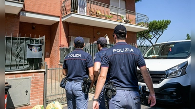 Nach dem Mord an einem Ehepaar und ihrer kleinen Tochter in Rom fahndet die italienische Polizei nach einem Verdächtigen, bei dem es sich um einen Bekannten der Familie handeln soll. (Foto: Valentina Stefanelli/LaPresse via ZUMA Press/dpa)