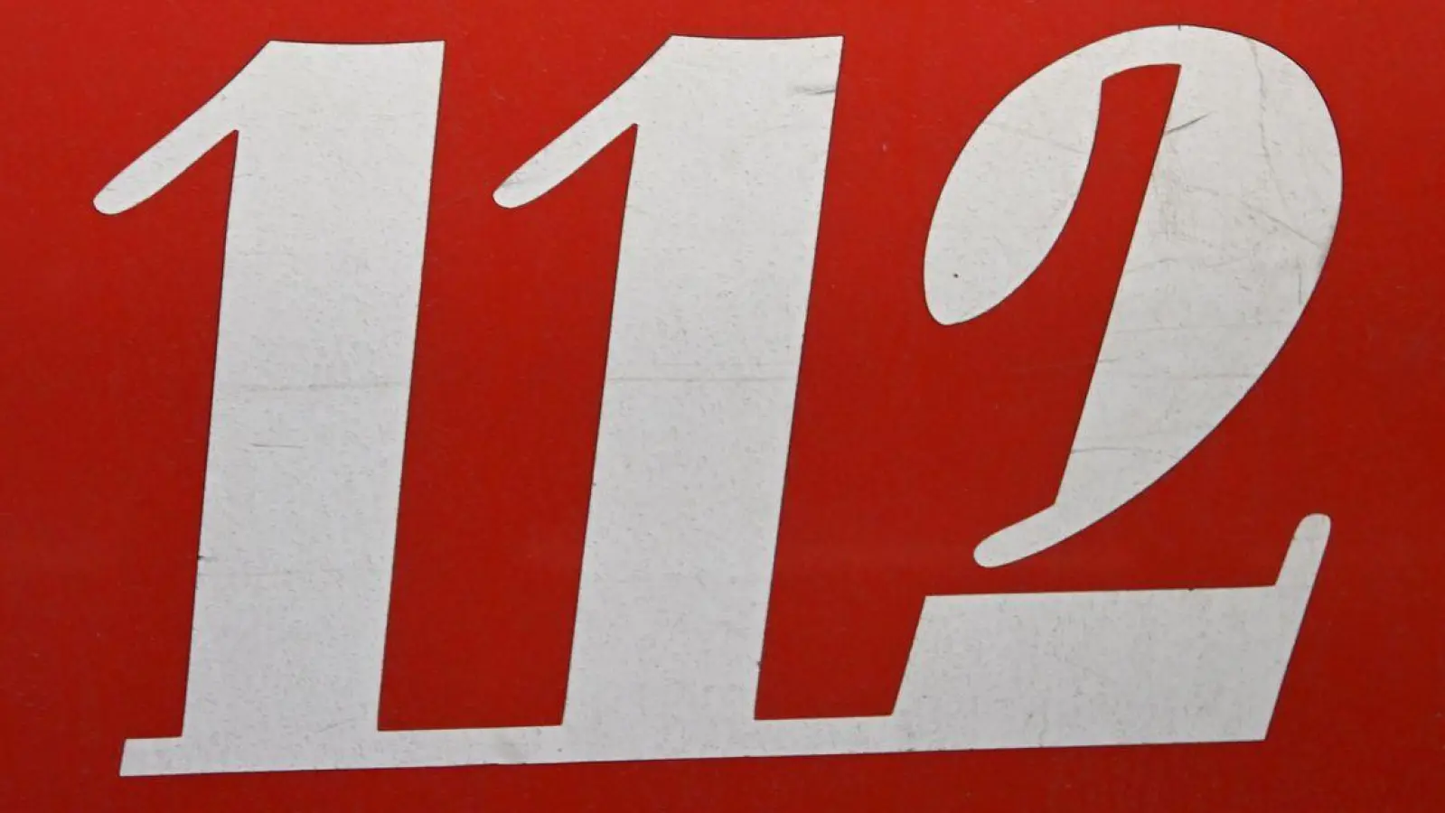 Die besorgte Schwester alarmierte die Feuerwehr. (Symbolbild) (Foto: Felix Hörhager/dpa)