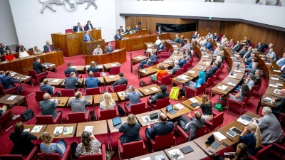 Die Abgeordneten der Bremischen Bürgerschaft während der konstituierende Sitzung. (Foto: Sina Schuldt/dpa)