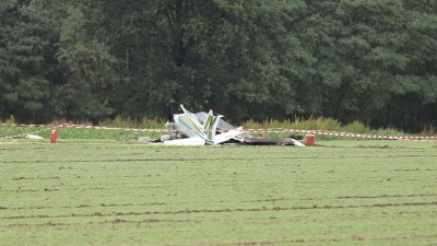 Die dreiköpfige Besatzung der Maschine überlebte den Absturz nicht.  (Foto: -/dpa)