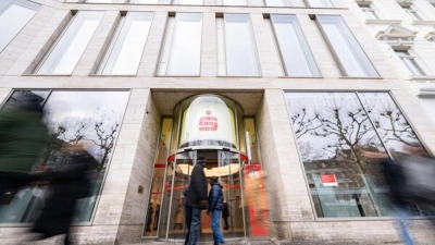 Die betroffene Sparkasse Köln/Bonn bestätigte den Vorfall. (Foto: Benjamin Westhoff/dpa)