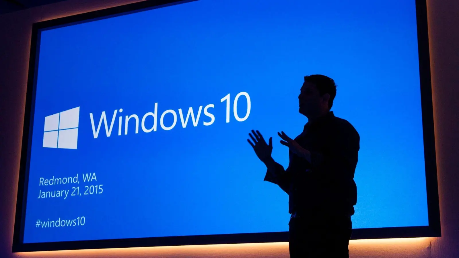 PC-Anwender in Deutschland tun sich schwer damit, sich von dem veralteten Windows 10 zu verabschieden.  (Foto: Microsoft / Handout/epa/dpa)