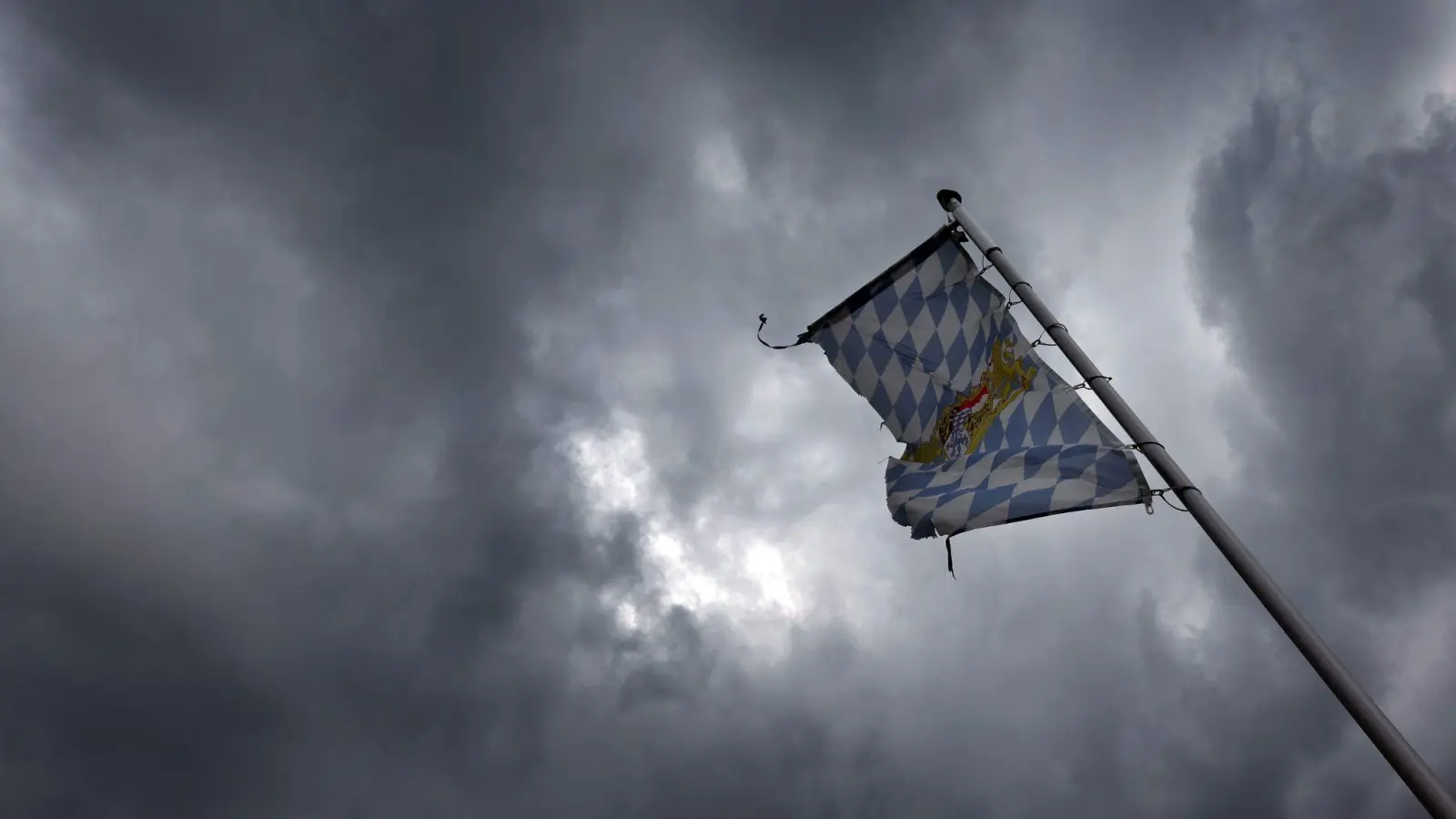 Der Deutsche Wetterdienst rechnet mit stürmischem Wetter. (Archivbild) (Foto: Karl-Josef Hildenbrand/dpa)