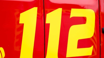 Die Feuerwehr evakuierte den Discounter. (Symbolbild) (Foto: Daniel Vogl/dpa)