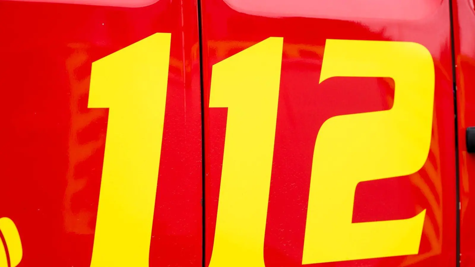 Die Feuerwehr evakuierte den Discounter. (Symbolbild) (Foto: Daniel Vogl/dpa)