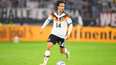 Ein Eintrag ins DFB-Geschichtsbuch: Mika Baur ist der 1000. Nationalspieler. (Foto: Tom Weller/dpa)