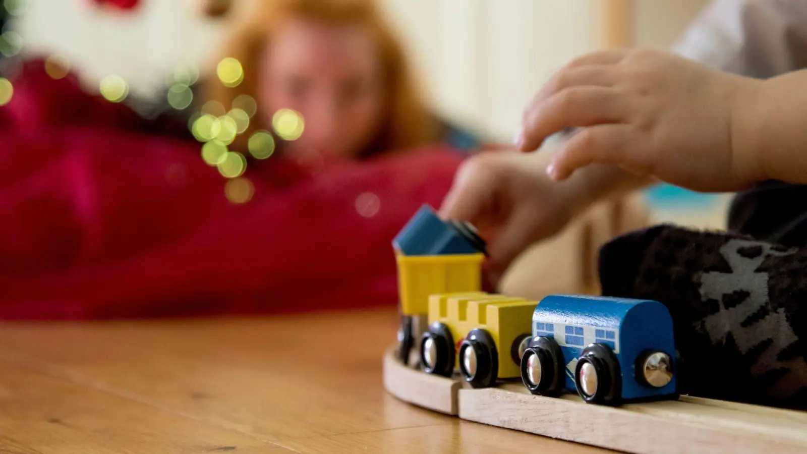 Auch wenn Papa sich von Mama getrennt hat: Finanziell bleiben Ex-Partner miteinander verbunden. Denn es besteht eine Unterhaltspflicht fürs Kind.  (Foto: Christin Klose/dpa-tmn)