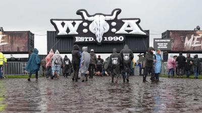 Dauerregen hat am Mittwoch dem Areal des Wacken Open Air arg zugesetzt. (Foto: Marcus Brandt/dpa)
