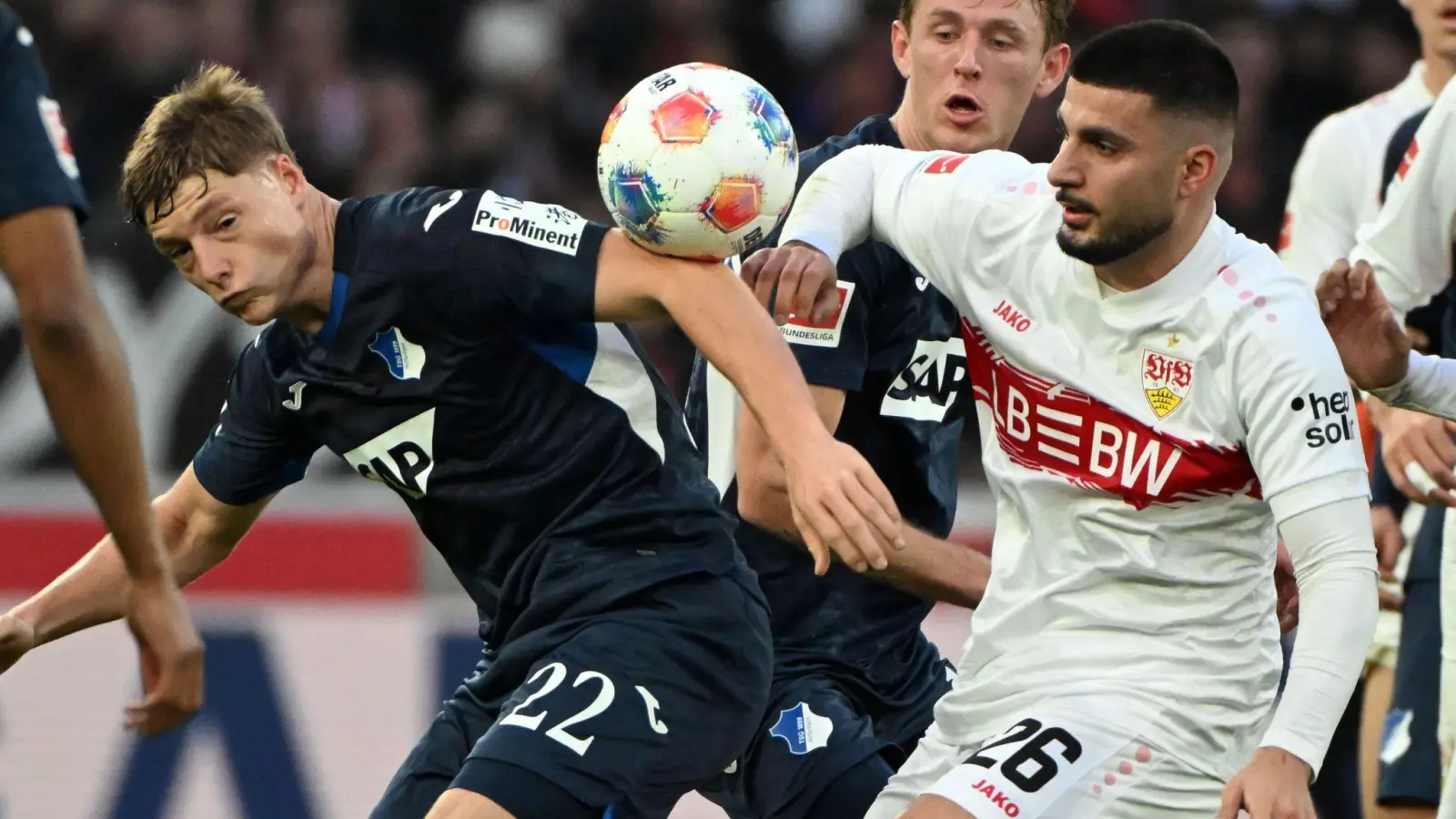 Im Verfolgerduell der Bundesliga trafen der VfB Stuttgart und die TSG 1899 Hoffenheim aufeinander. (Foto: Uli Deck/dpa)