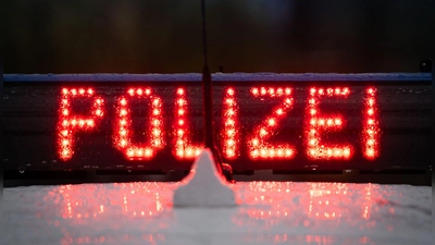 Polizeieinsatz bei Schule in Isny. (Symbolbild) (Foto: Soeren Stache/dpa)