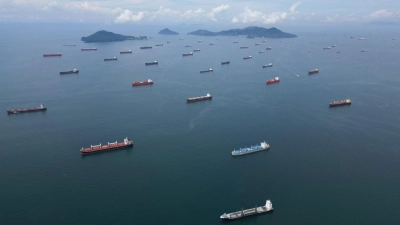 Auf der pazifischen Seite des Kanals sind Schiffe zu sehen, die darauf warten, den Panamakanal zu überqueren. (Foto: Mauricio Valenzuela/dpa)