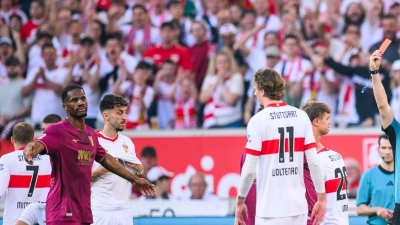 Samuel Essende sah im Spiel beim VfB Stuttgart die Rote Karte. (Foto: Tom Weller/dpa)