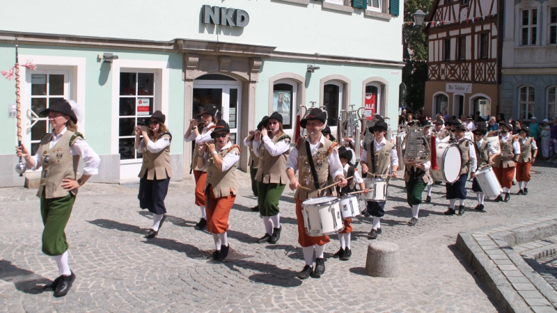Heuer hatte der Spielmanns- und Fanfarenzug noch das Bad Windsheimer Altstadtfest bereichert. Ob das auch künftig so sein wird, steht derzeit in den Sternen. (Foto: Hans-Bernd Glanz)