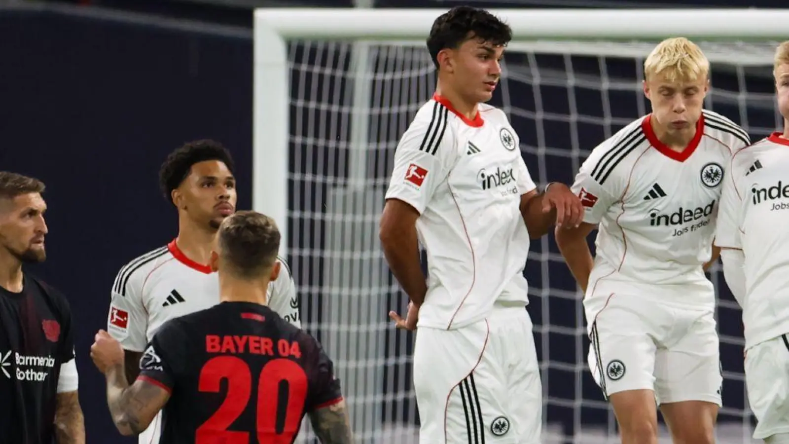 Alejandro Grimaldo sorgte mit seinem Freistoß für die frühe Bayer-Führung. (Foto: Christoph Reichwein/dpa)