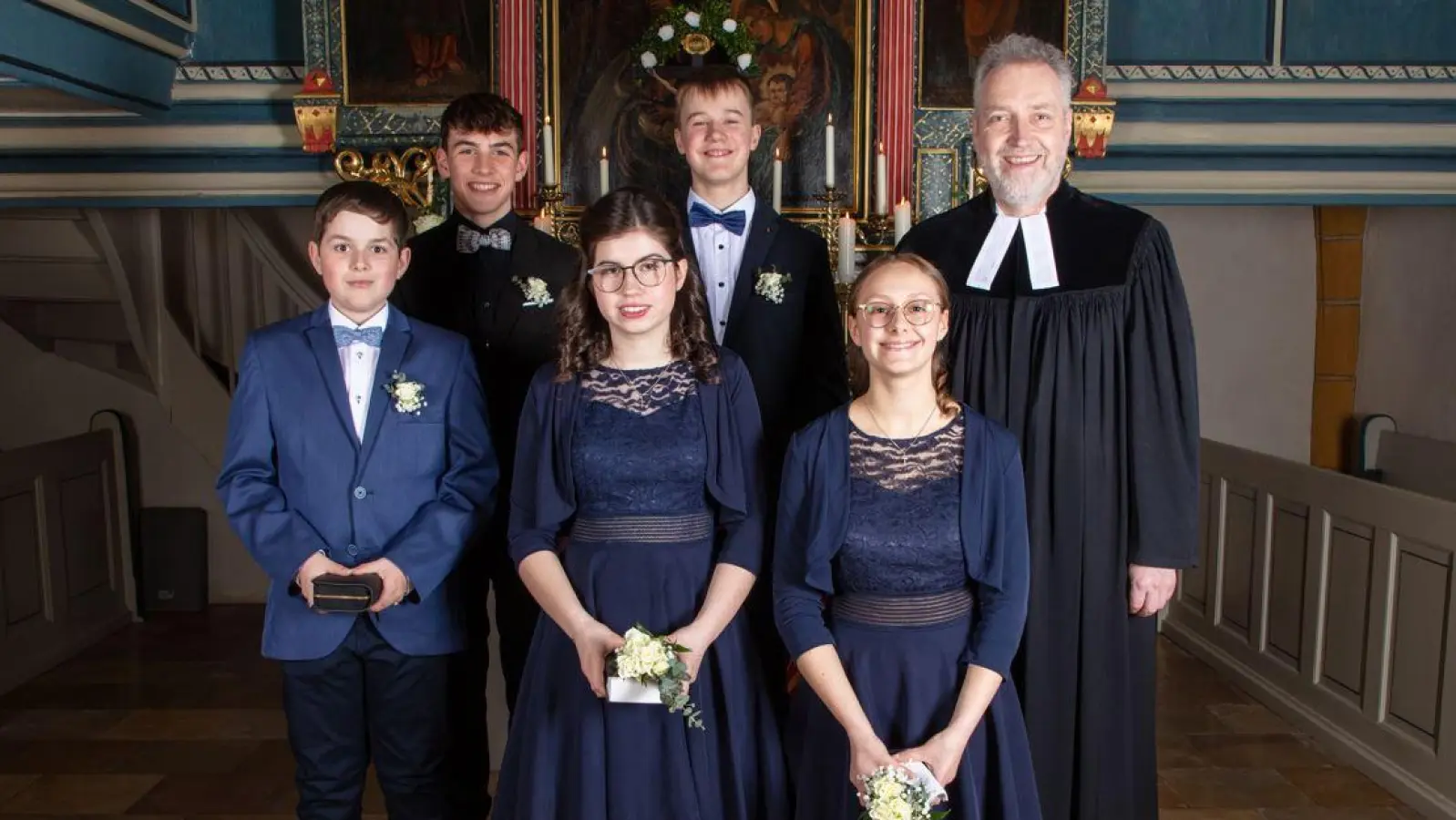 Ihr Ja zum Glauben an Jesus Christus haben die Konfirmanden und Konfirmandinnen aus Mosbach in einem feierlichen Gottesdienst ausgesprochen. Auf dem Foto rechts: Pfarrer Michael Wild. (Foto: Pfarramt Mosbach)