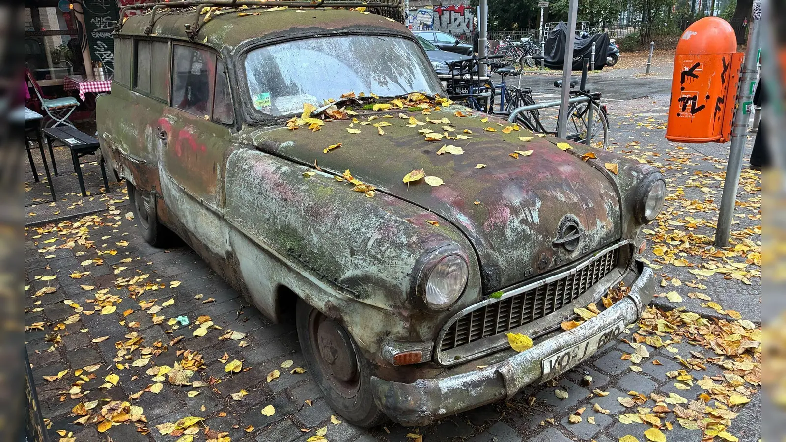 Bloß nicht waschen - dieser Opel ist ein Experiment. (Foto: Caroline Bock/dpa)