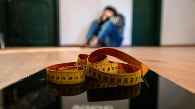 In der jüngeren Altersgruppe von 18 bis 29 Jahren hat sich der Anteil der adipösen Menschen zwischen 2003 und 2023 nach Angaben des RKI mehr als verdreifacht. (Foto: Pia Bayer/dpa/dpa-tmn)