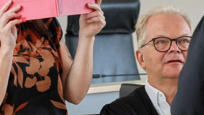 Die Angeklagte sagt im Prozess im Fall Fabian vor Gericht aus. (Foto: Bernd Wüstneck/dpa)
