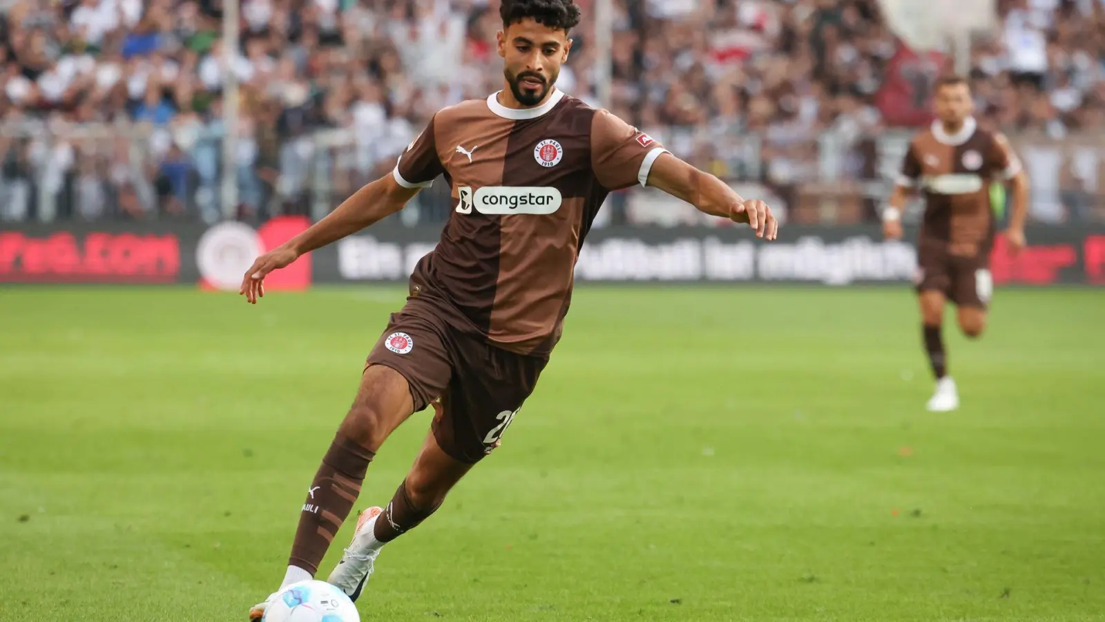 Elias Saad stürmt künftig für den FC Augsburg. (Foto: Christian Charisius/dpa)