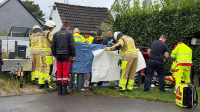Die Mordkommission ermittelt nach Fund eines Schwerverletzten. (Foto: Justin Brosch/dpa)