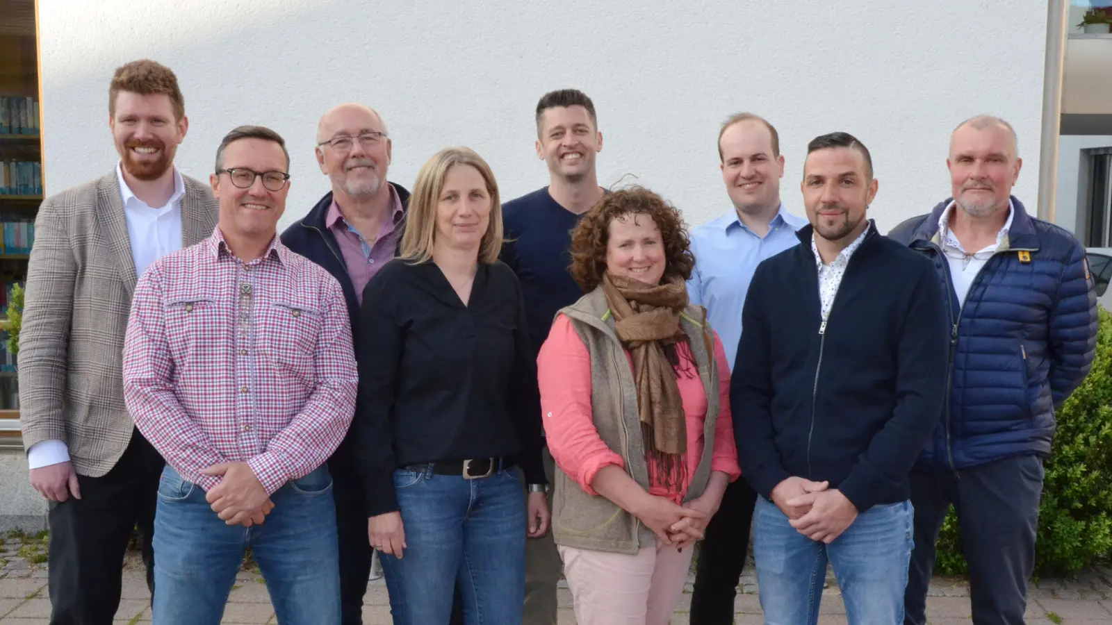 Neun „Neue“ für den Marktgemeinderat Dietenhofen: Vereidigt wurden (von links) Christoph Büchler (SPD), Johannes Ammon (WGO), Hans Kuhr (PWG), Birgit Hummel (WGO), Sebastian Feistkorn (CSU/FB), Monika Weinländer (CSU/FB), Daniel Schuh (PWG), Matthias Scheiderer (CSU/FB) und Jürgen Scheiderer (CSU/FB). (Foto: Yvonne Neckermann)