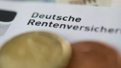 Einer Umfrage zufolg hält eine klare Mehrheit die deutsche Rente langfristig nicht für sicher. (Foto: Marijan Murat/dpa)