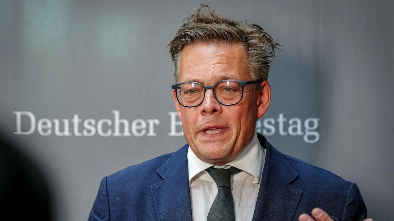 Konstantin von Notz hält eine Debatte über Vorratsdatenspeicherung aktuell für falsch. (Archivbild) (Foto: Kay Nietfeld/dpa)