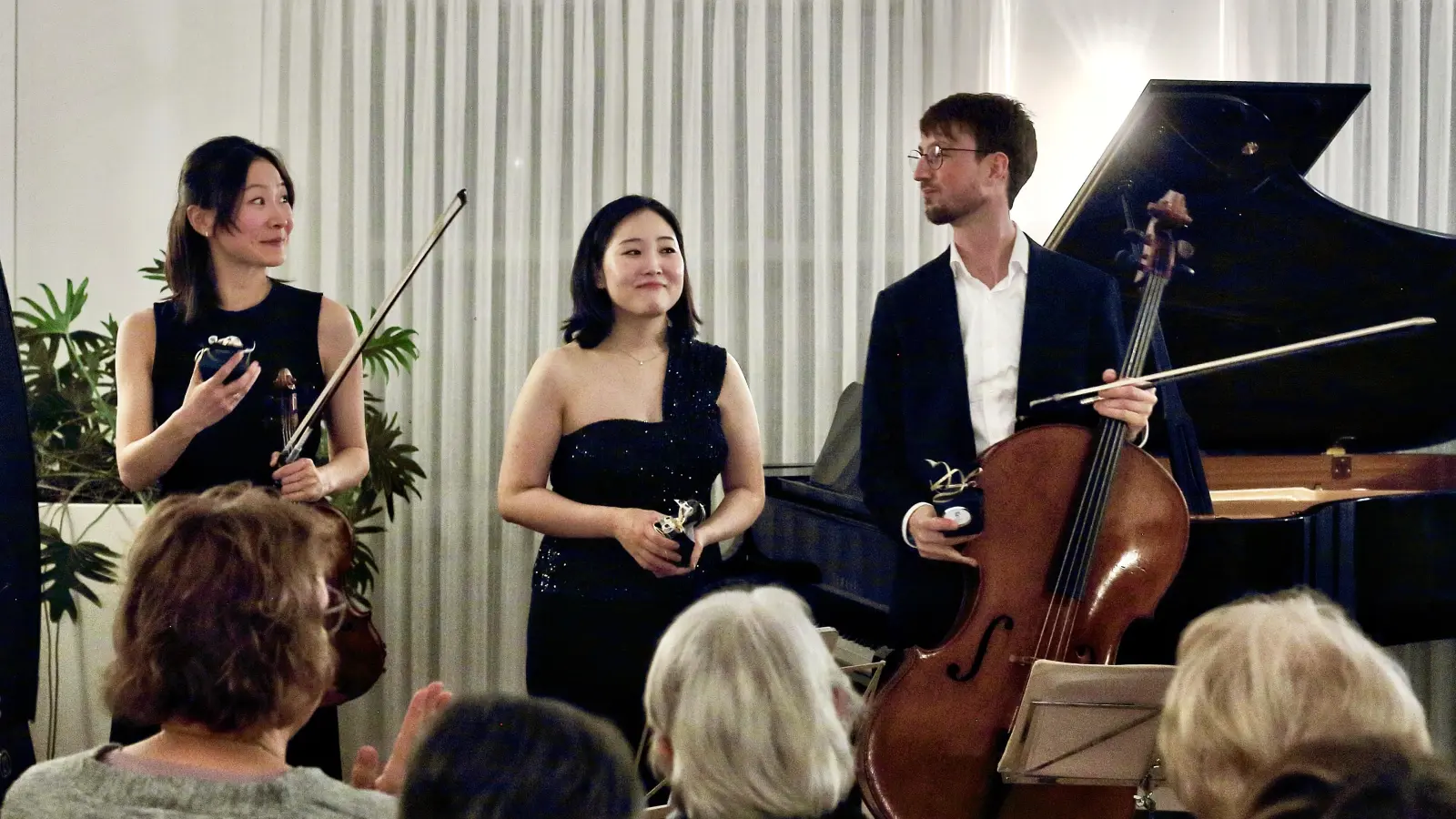 Das Jasper Trio, Yuliia Van (Violine), Jung Eun Séverine Kim (Klavier) und Lukas Rothenfußer (Violoncello) (Foto: Thomas Wirth)