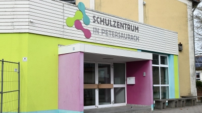 Ein großer Grundschulstandort soll in den kommenden Jahren in Petersaurach entstehen.  (Foto: Luca Paul)