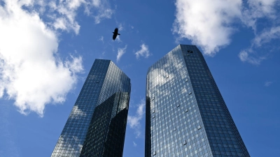 Die Deutsche Bank setzt auf KI, etwa um Kreditvergaben zu beschleunigen (Archivbild) (Foto: Arne Dedert/dpa)