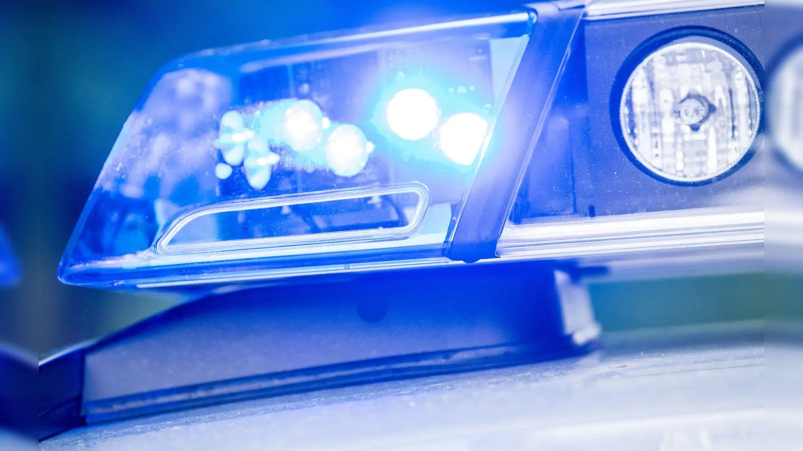 Bei Arbeiten an einem Golfwagen verlor ein 54-Jähriger im oberbayerischen Chieming auf tragische Weise sein Leben. (Symbolbild) (Foto: Lino Mirgeler/dpa)