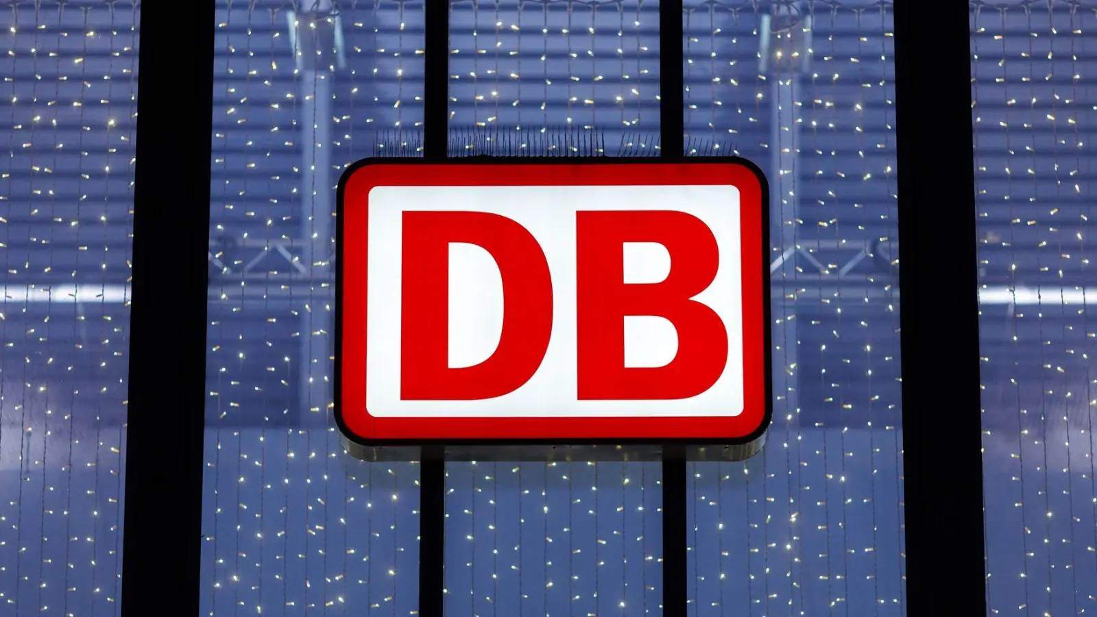 Nach Angaben der Deutschen Bahn (DB) läuft der Zugverkehr zwischen Bayreuth und Nürnberg ab 14. September wieder regulär. (Symbolbild) (Foto: Daniel Karmann/dpa)