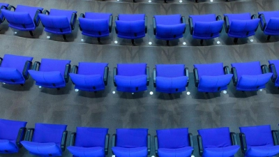 Das Fernbleiben der BSW-Abgeordneten und einem Großteil der AfD-Bundestagsfraktion während der Rede des ukrainischen Präsidenten im Bundestag hat für scharfe Kritik gesorgt (Symbolbild). (Foto: Gregor Fischer/dpa)