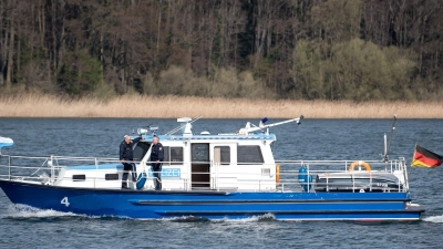 Die Wasserschutzpolizei stoppte das Schiff für eine Kontrolle. (Symbolbild) (Foto: Sven Hoppe/dpa)