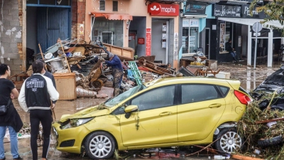 Hunderte Menschen wurden aus prekären Lagen befreit. (Foto: Rober Solsona/EUROPA PRESS/dpa)