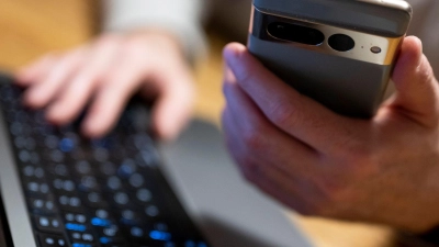 Beim Bundeskriminalamt (BKA) hat man bekannte islamistische Internetpräsenzen im Blick. (Symbolbid) (Foto: Monika Skolimowska/dpa)