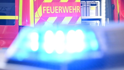 Bei einem Brand einer Gartenhütte und eines Wohnhauses entstand hoher Schaden. (Symbolbild) (Foto: Bernd Weißbrod/dpa)