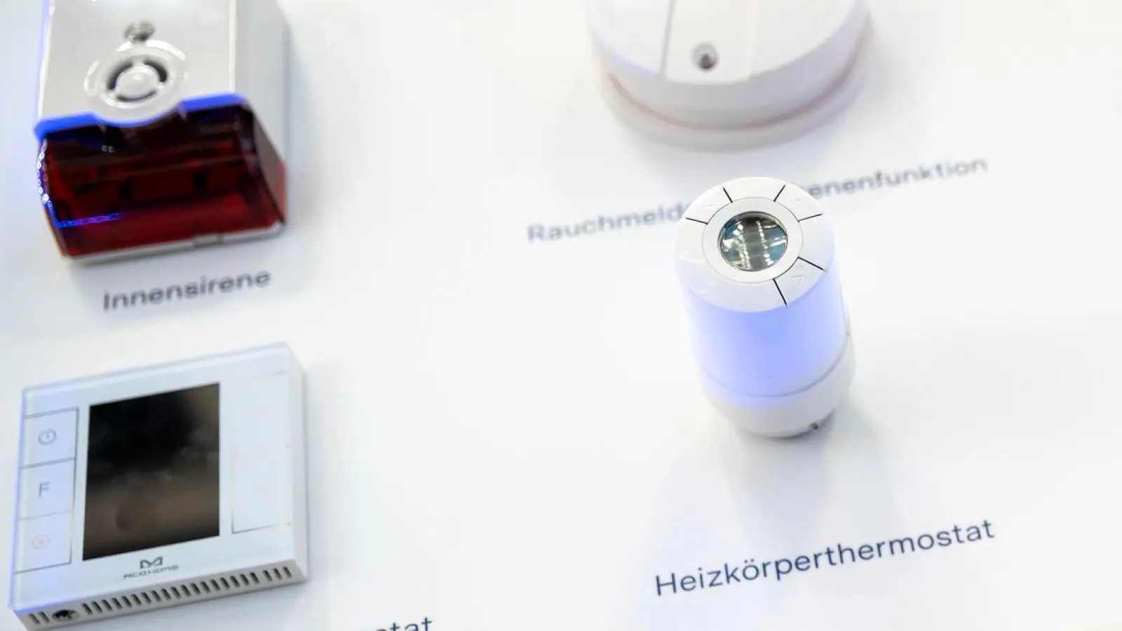 Auf einer Wellenlänge: Der Smarthome-Standard Matter soll die herstellerübergreifende Nutzung von Smarthome-Geräten erleichtern. (Foto: Florian Schuh/dpa-tmn)