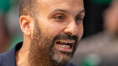 T.J. Parker vertrat erneut den erkrankten Gordon Herbert als Bayern-Coach. (Foto: Harald Tittel/dpa)