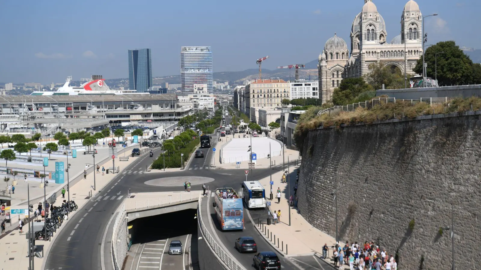 Seit Jahren buhlen Banden um die Vorherrschaft über den Drogenhandel in Marseille. (Symbolbild) (Foto: Arne Dedert/dpa)