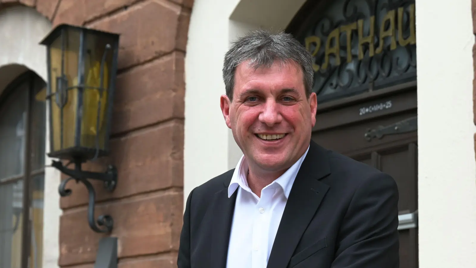 Bürgermeister Matthias Seitz bleibt im Rathaus. (Foto: Luca Paul)