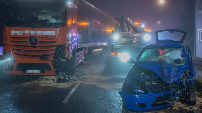 Zu einem schweren Verkehrsunfall ist es am Freitagmorgen bei Katterbach gekommen. (Foto: NEWS5 / Kevin Weddig)