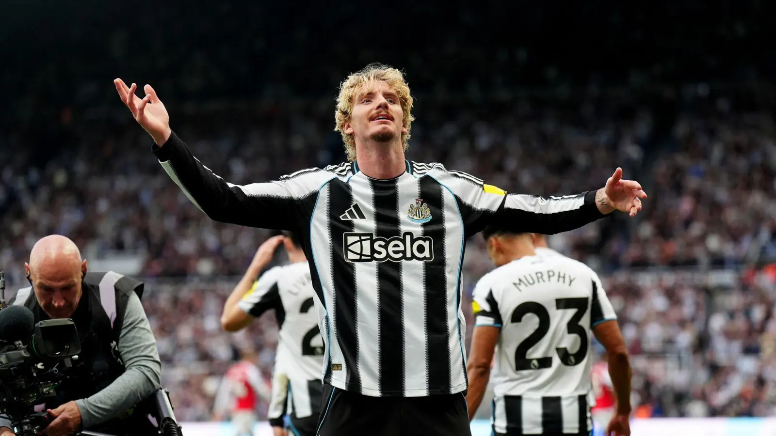 Nick Woltemade kann nicht pünktlich zur Nationalmannschaft kommen.  (Foto: Owen Humphreys/PA Wire/dpa)