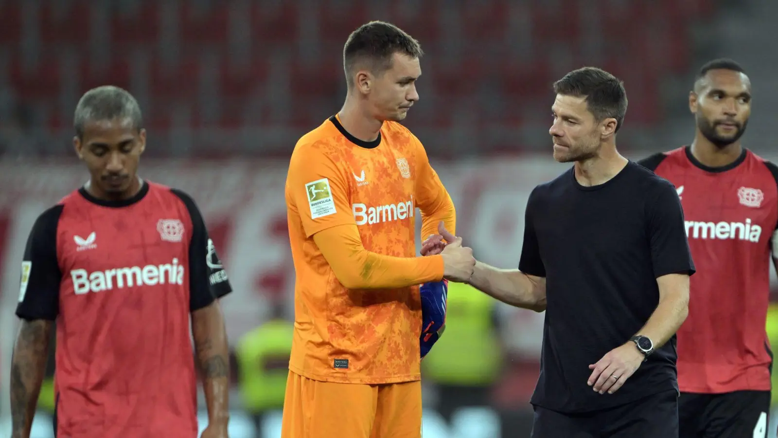 Bayer-Trainer Xabi Alonso bemängelte die fehlende Kontrolle in der zweiten Halbzeit. (Foto: Federico Gambarini/dpa)