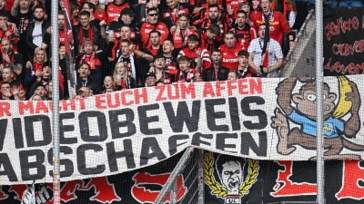 Der Videobeweis ist bei Fans ein Dauer-Aufreger. (Foto: Uwe Anspach/dpa)