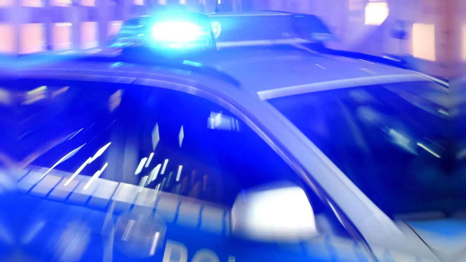 Nach einem Angriff in Neumarkt in der Oberpfalz hat die Polizei zwei mutmaßliche Täterinnen ermittelt. (Symbolbild) (Foto: Carsten Rehder/dpa)