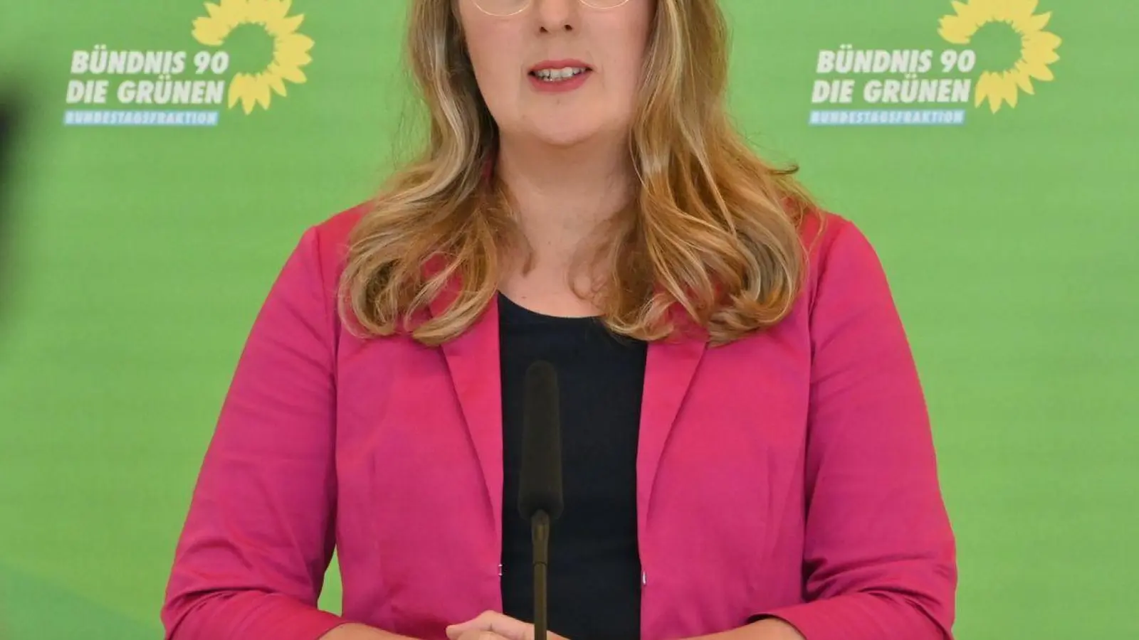 Katharina Dröge sagt, wichtige Rahmenbedingungen für den Wirtschaftsstandort Deutschland habe man über Jahrzehnte schleifen lassen. (Foto: Kilian Genius/dpa)